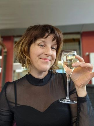 isabelle aeschlimann coupe de champage fête fin manuscrit